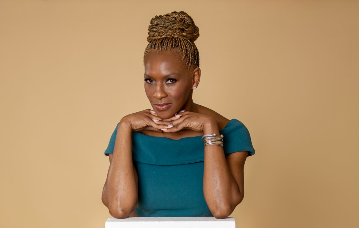 Claudia Gordon headshot