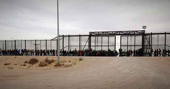 photo depicting border crossing in El Paso, Texas